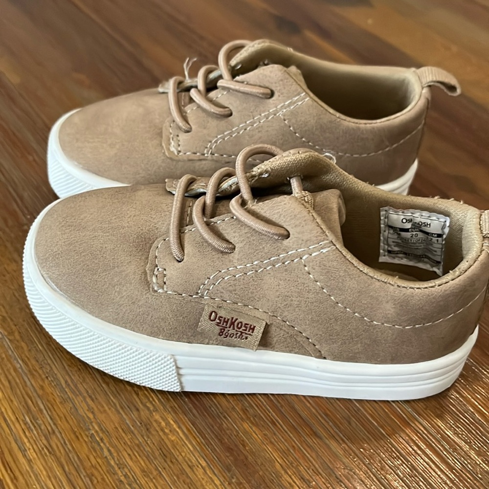 Oshkosh shoes size 5m, NWOT